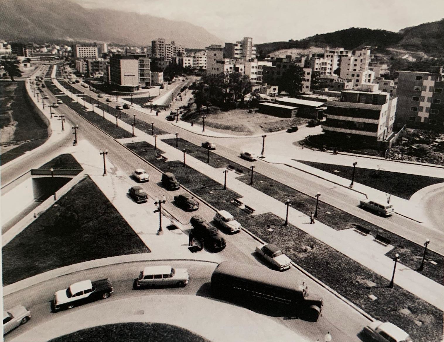 Modernidad Y Aceleración: Tiempo E Imagen En La Caracas De Los Años ...