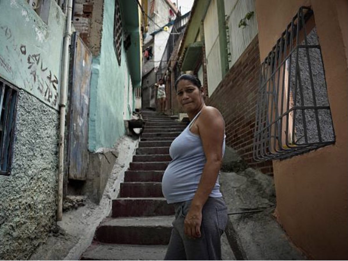 Micropolítica en un barrio de Caracas: Estrategias de sobrevivencia de las madres en un contexto de violencia armada 