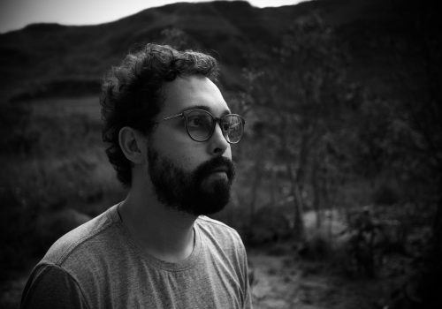 Jesús Montoya: «Las fotografías se instalan como un poema más, son imágenes flotantes»