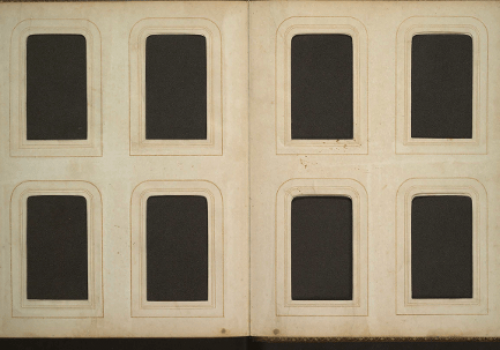 El álbum fotográfico y el marco vacío. Algunas divagaciones