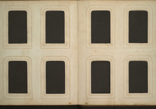 El álbum fotográfico y el marco vacío. Algunas divagaciones