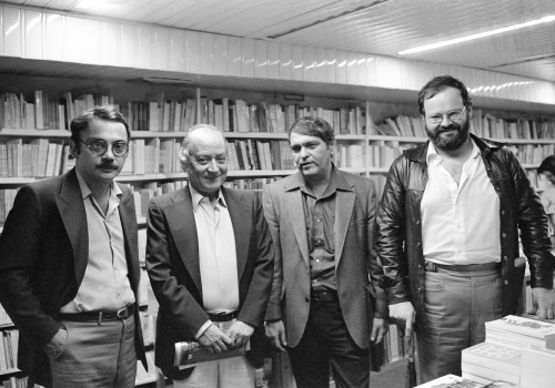 Tornillos viejos en la máquina del poema