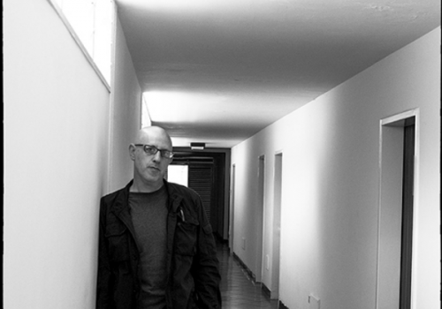 Vidas prestadas: la Venezuela de Sergio Chejfec y el encantamiento del mundo