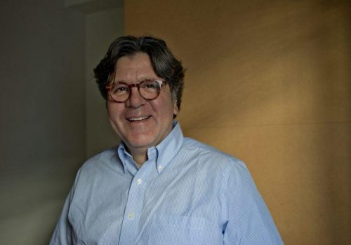 Luis Pérez Oramas presenta Servidumbre de luces, seguido de Poesía selecta
