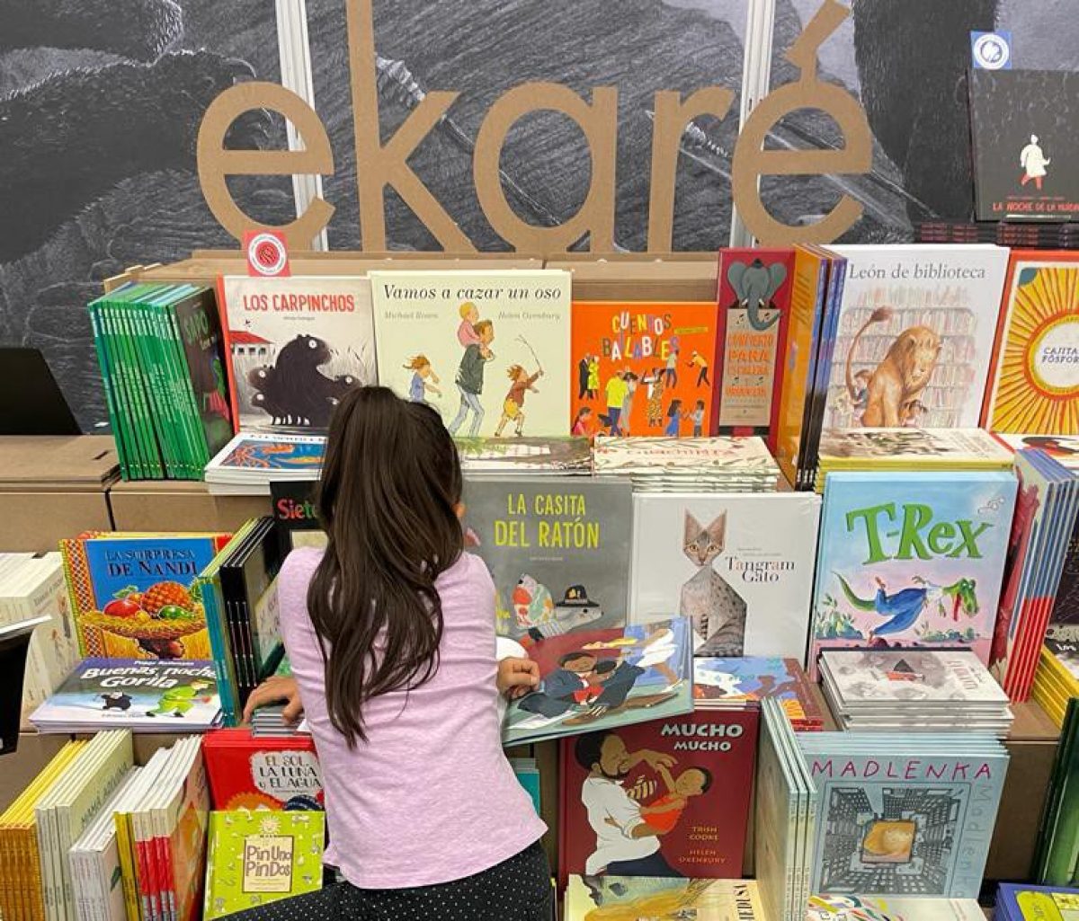 Ekaré recibe el Homenaje al Mérito Editorial de la FIL Guadalajara
