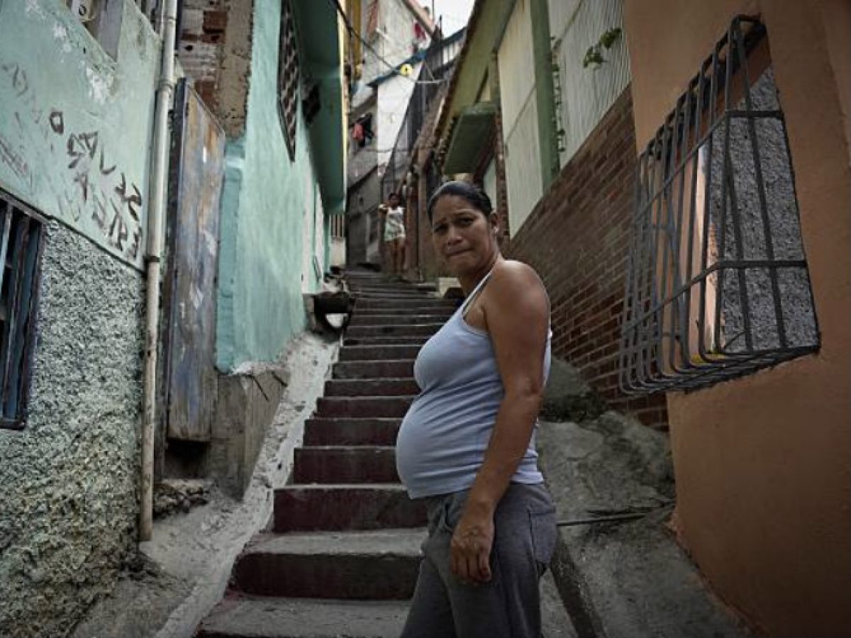 Micropolítica en un barrio de Caracas: Estrategias de sobrevivencia de las madres en un contexto de violencia armada 