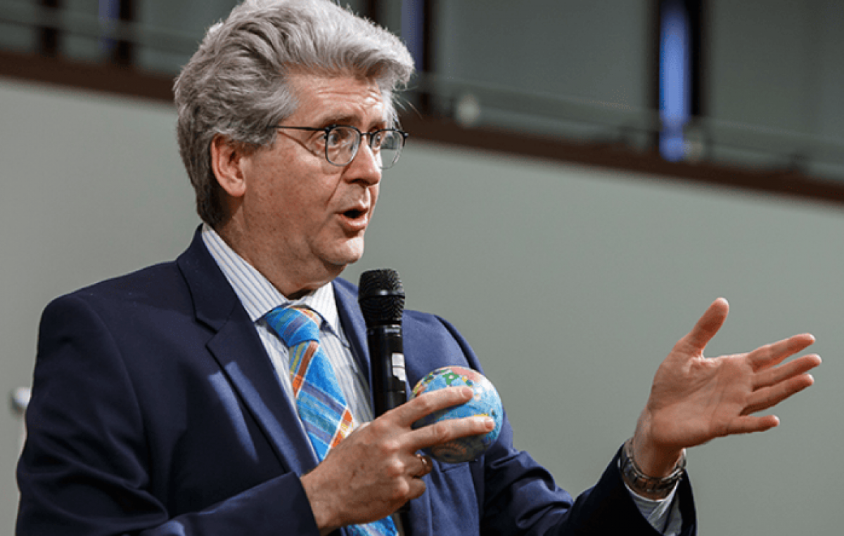 Fernando Reimers distinguido con el XII Premio Enrique Anderson Imbert, junto a la escritora mexicana Carmen Boullosa